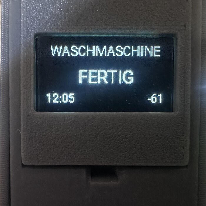 OLED-Display zeigt Waschmaschine: Fertig